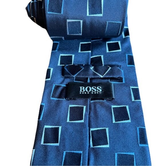 Hugo Boss 57 x 3.5 Blue Square Design Silk Made in Italy Neck Tie - Picture 2 of 3